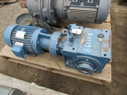 Used SM Cyclo RT Angle Hollow Shaft Reducer, 3HP, 39:1 Ratio