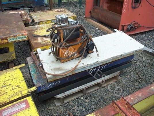 Blue Giant 2000-Lb Scissor Lift